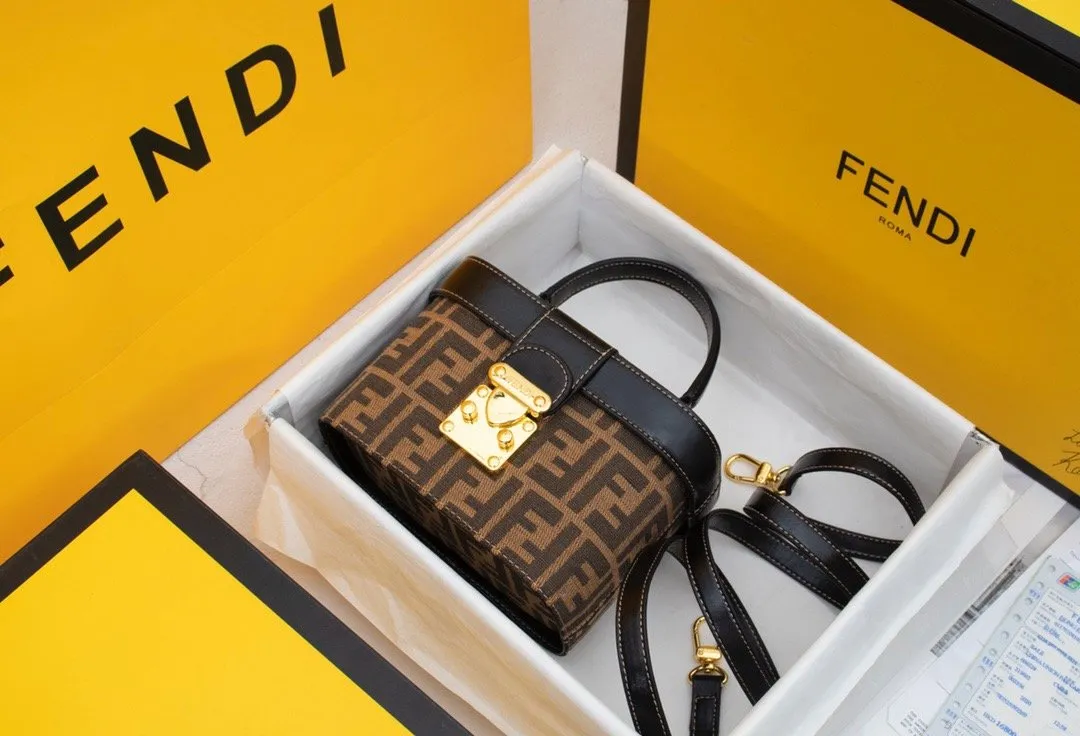 EN   Designer bags by Fendi 023