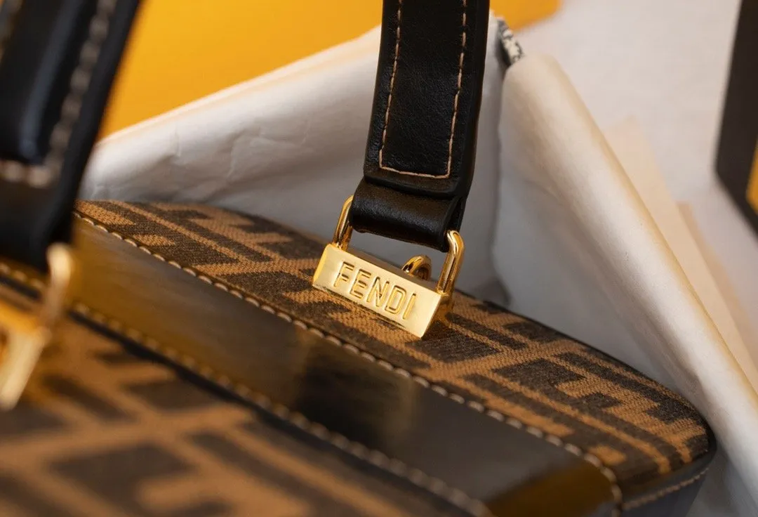 EN   Designer bags by Fendi 023