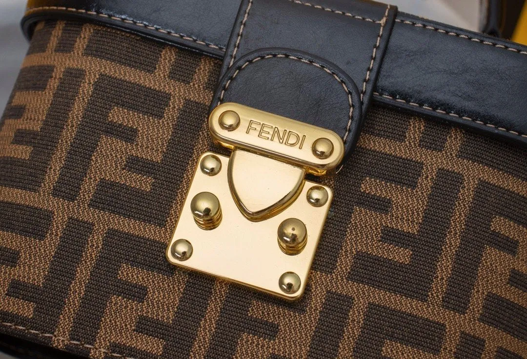 EN   Designer bags by Fendi 023