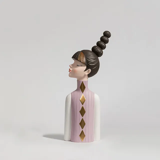 Gorgeous Girl Statue