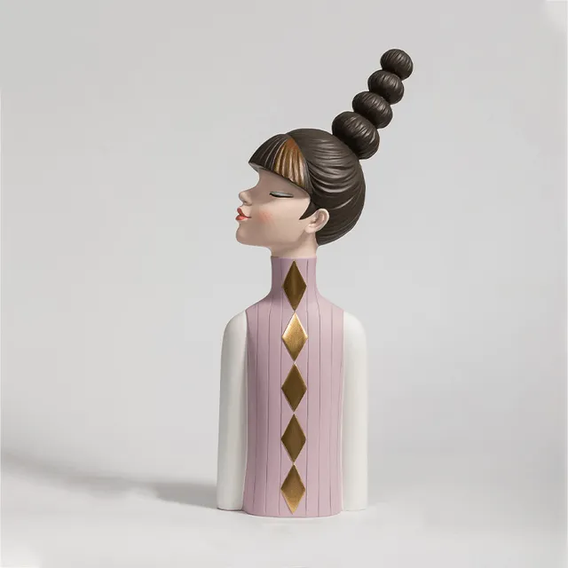Gorgeous Girl Statue
