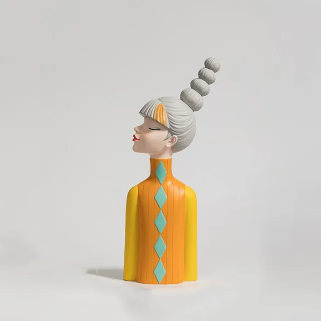 Gorgeous Girl Statue