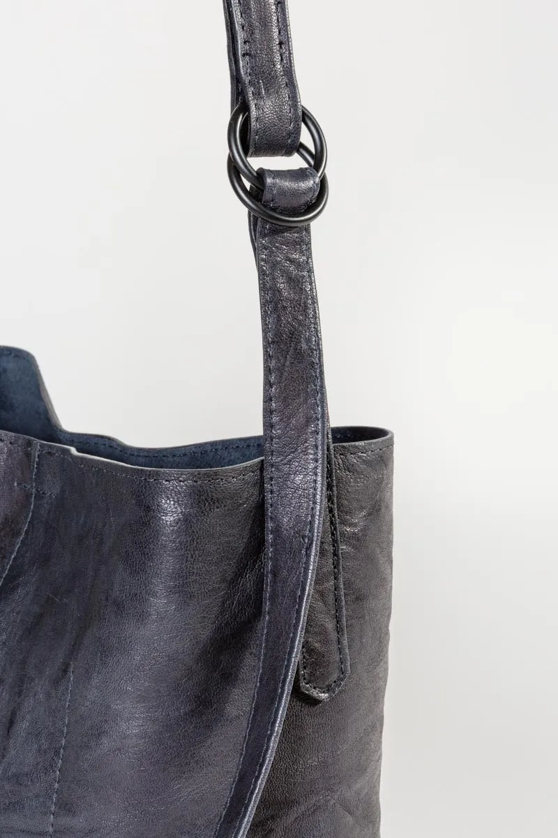 sheepskin bucket bag - navy