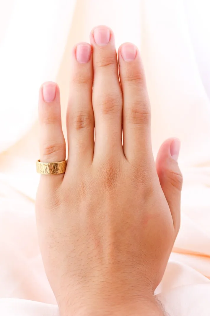 Slash Textured 18K Gold Band